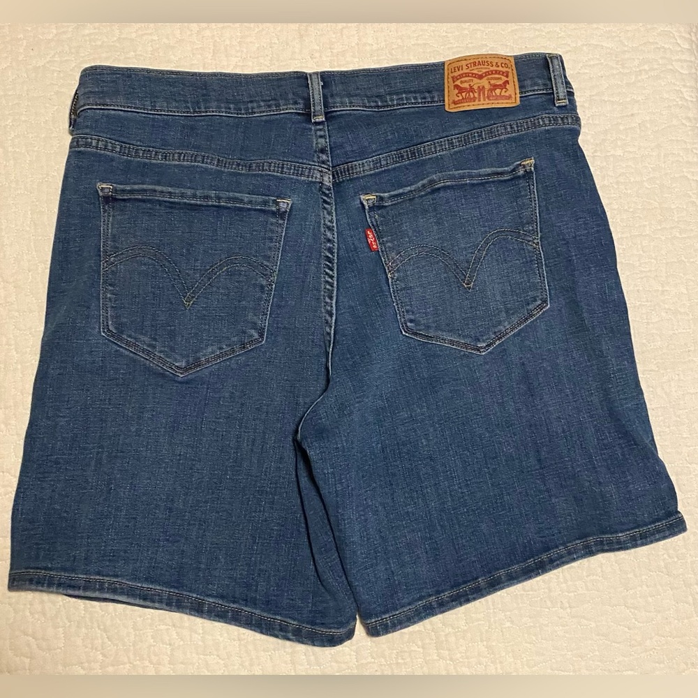 Levi's Classic Blue Denim Shorts - Picture 5 of 5